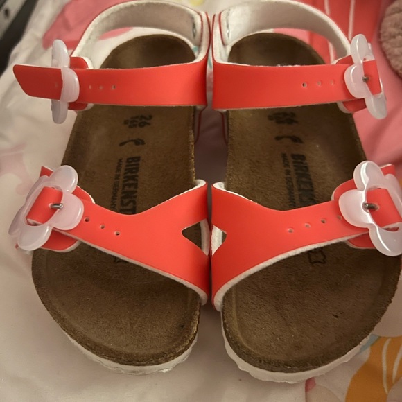 Birkenstock toddler shoes size 26, great condition toddler size 8-8.5 - Picture 2 of 3